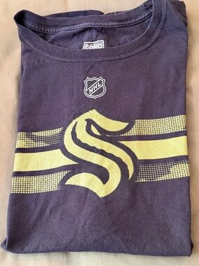 Kraken Fanatics Black and Green NHL Graphic Short Sleeve Tee
